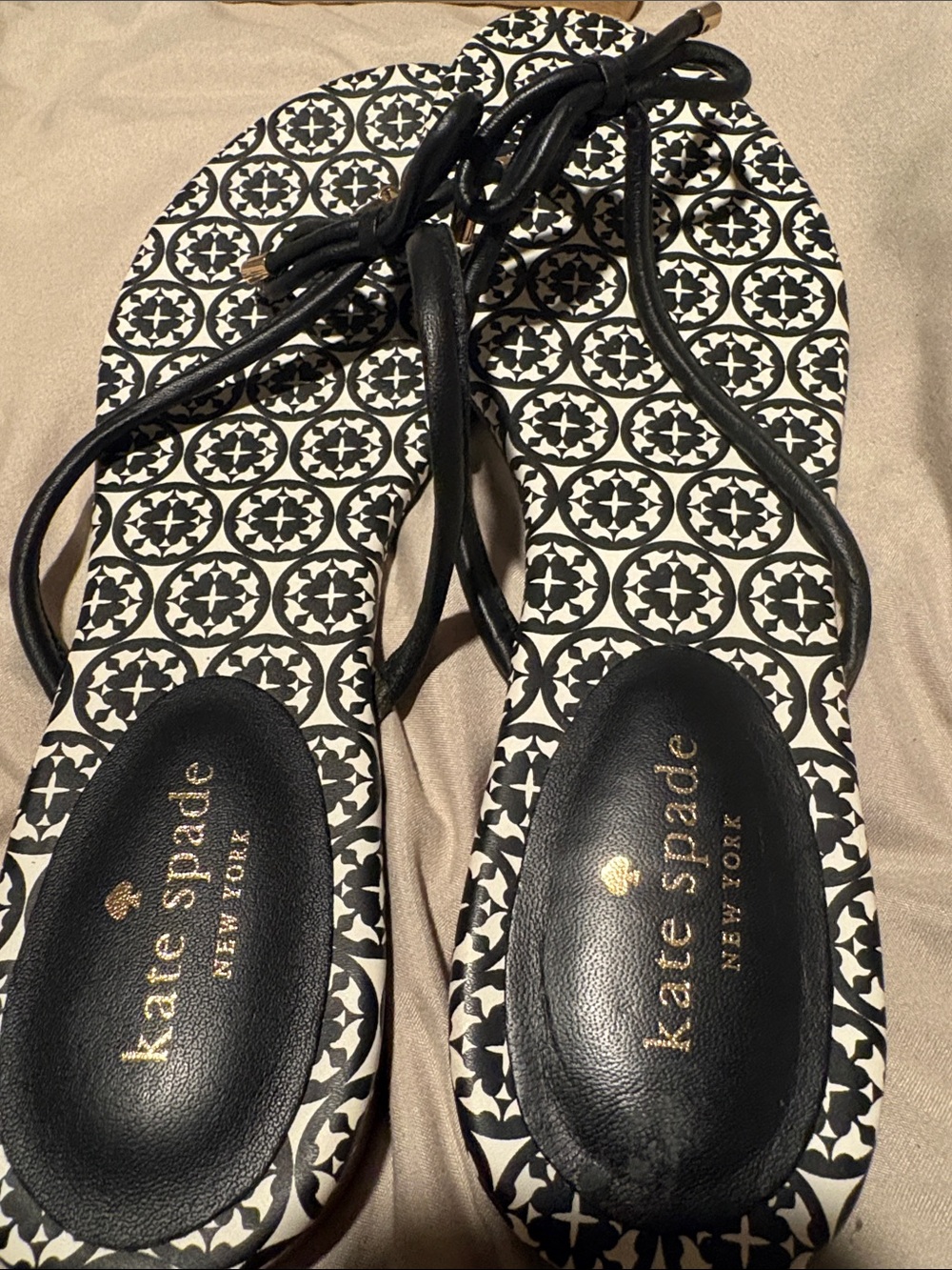 kate spade Black & White Patterned Bow Thong Sandals - Picture 2 of 4
